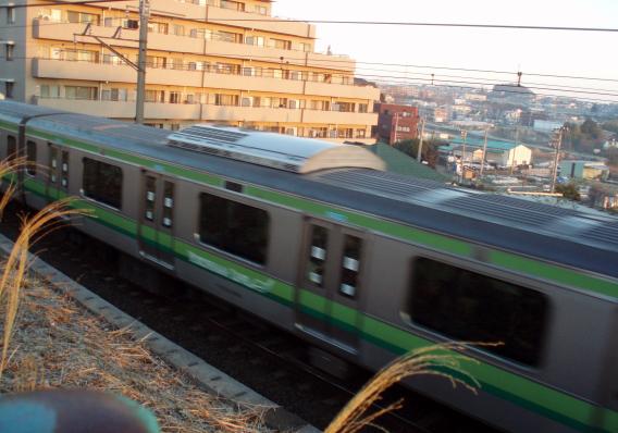 横浜線走っている姿E233