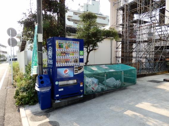 サントリ日向山神社前自動販売機20150730